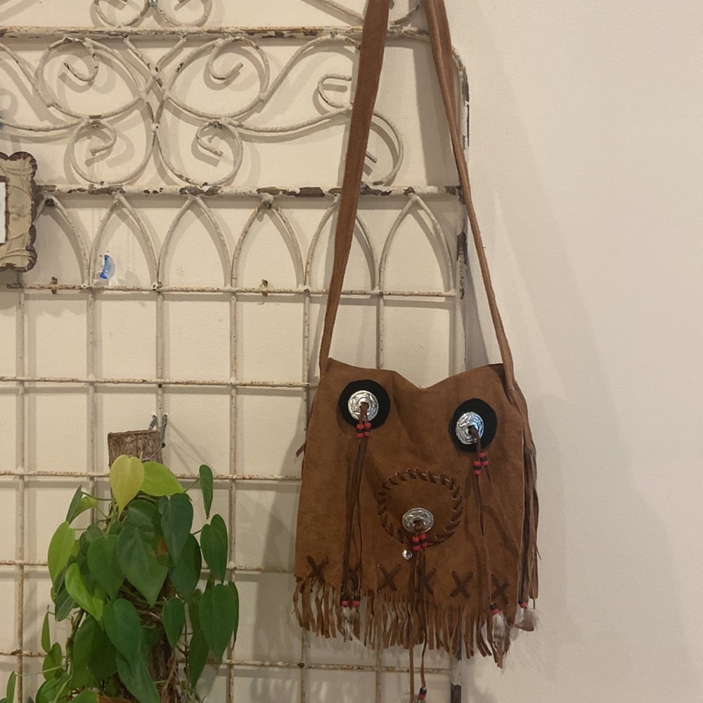 Vintage suede fringe native American hippie vibe boho bag brown shoulder strap